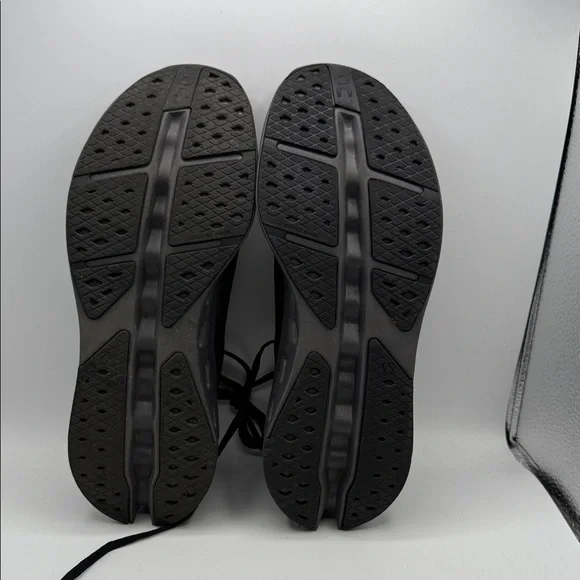 On Running Cloud Surfer MAX Men's 11.5 Black Athletic Shoes S11